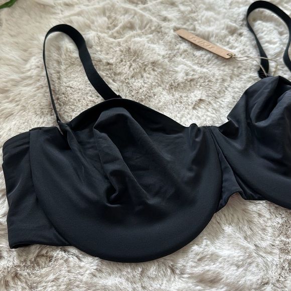 SKIMS Smoothing Strapless Bra in Onyx Size 42DD - Picture 4 of 10